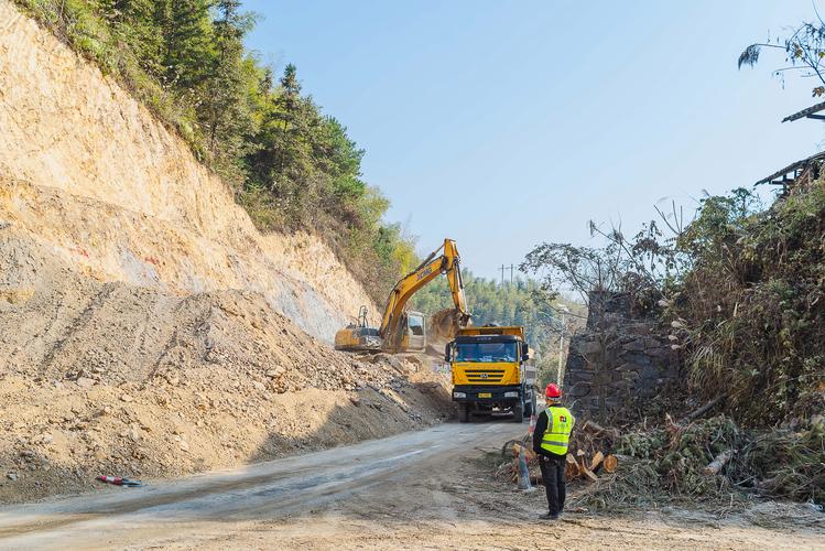 会同县九洞口至大石板公路（一、二期）工程建设稳步推进
